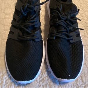 Black Tennis shoes